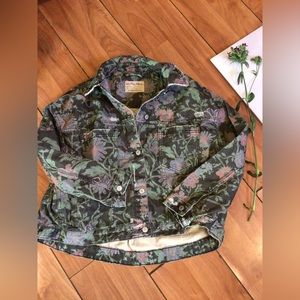 FINAL 🔥SALE ♥️We the Free floral distressed denim jacket